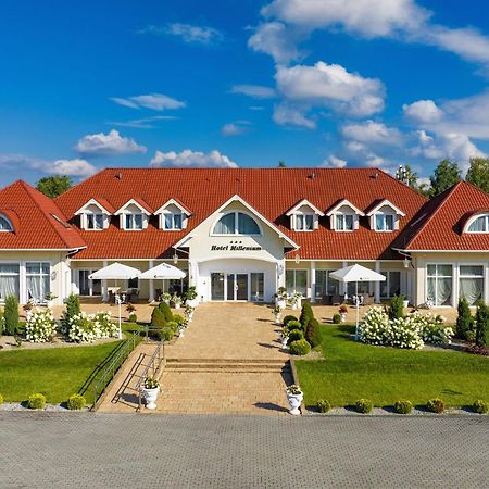 Hotel Millenium Góra Motyczna Exteriér fotografie