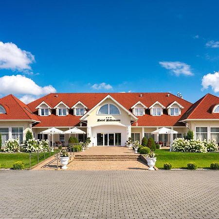 Hotel Millenium Góra Motyczna Exteriér fotografie