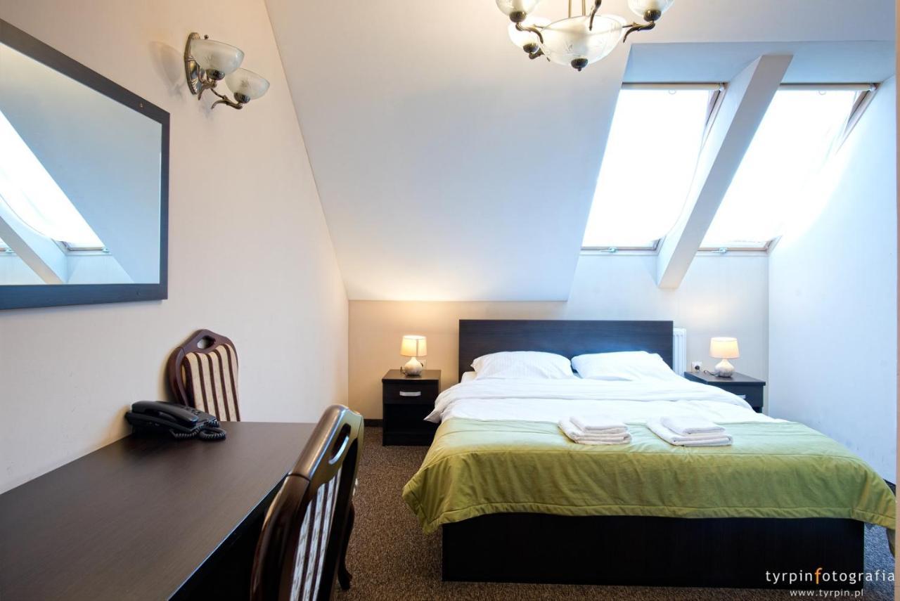 Hotel Millenium Góra Motyczna Exteriér fotografie