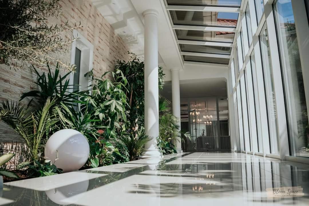 Hotel Millenium Góra Motyczna Exteriér fotografie