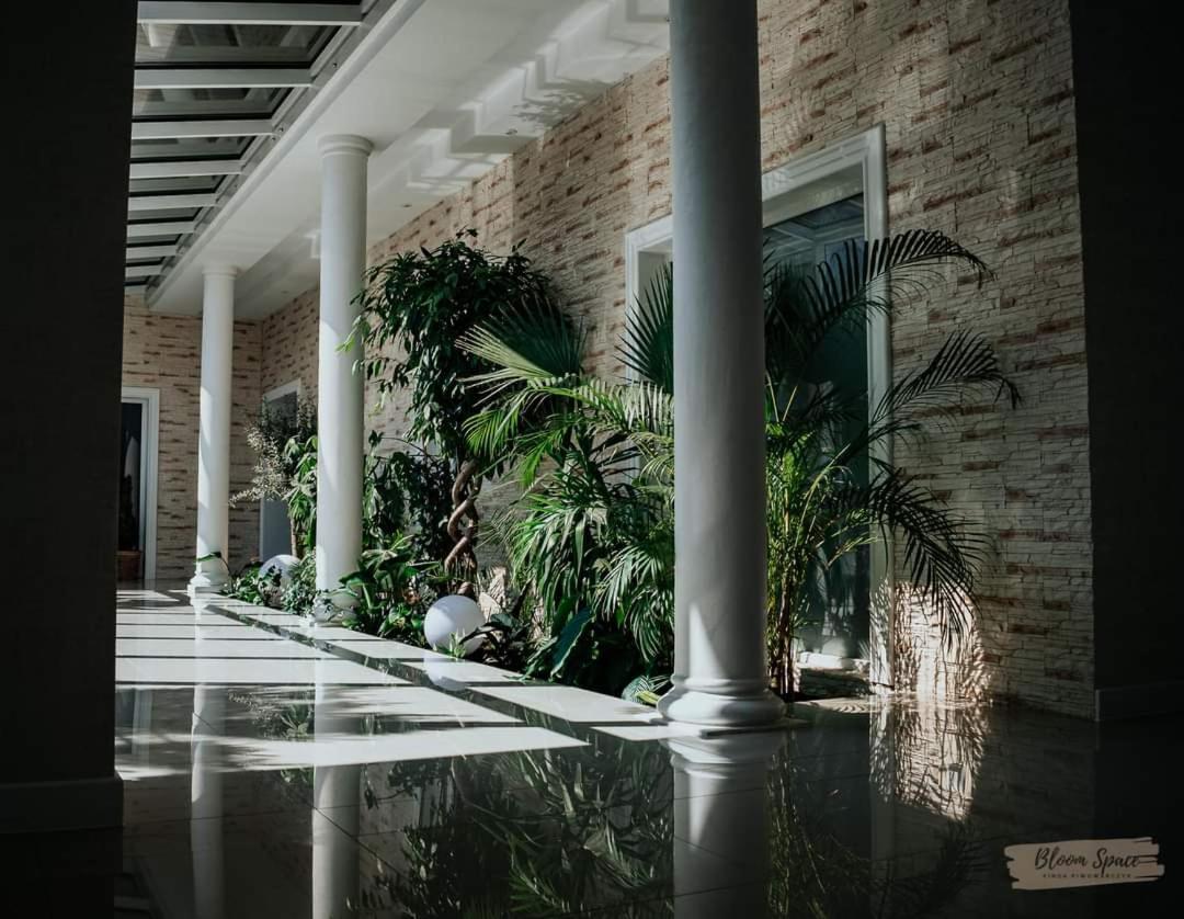 Hotel Millenium Góra Motyczna Exteriér fotografie