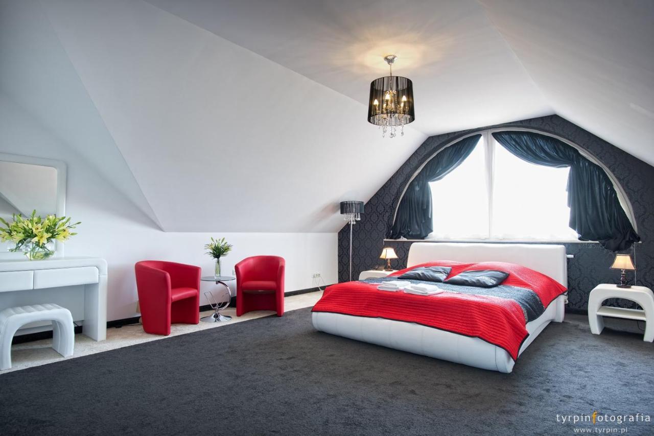 Hotel Millenium Góra Motyczna Exteriér fotografie