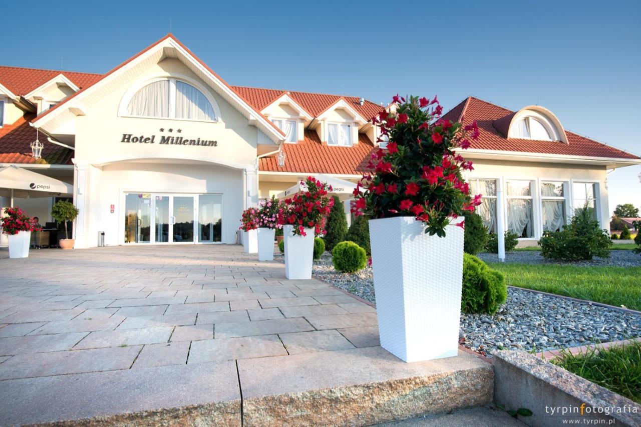Hotel Millenium Góra Motyczna Exteriér fotografie
