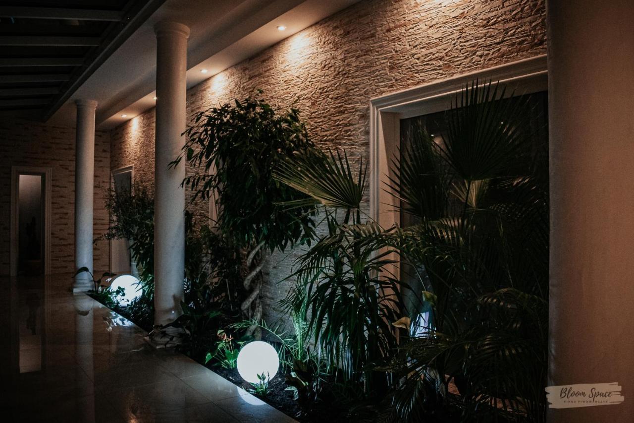 Hotel Millenium Góra Motyczna Exteriér fotografie