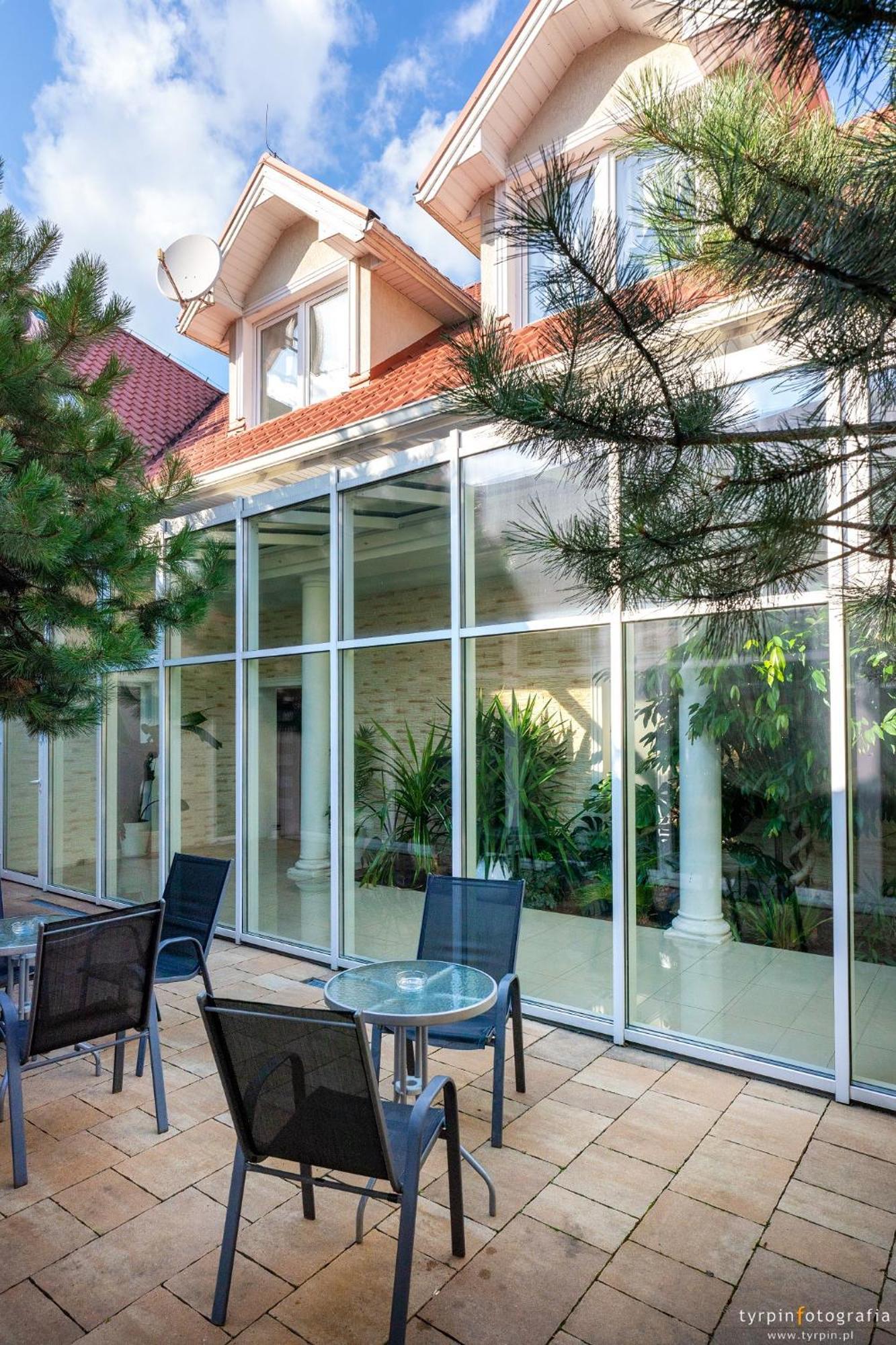 Hotel Millenium Góra Motyczna Exteriér fotografie