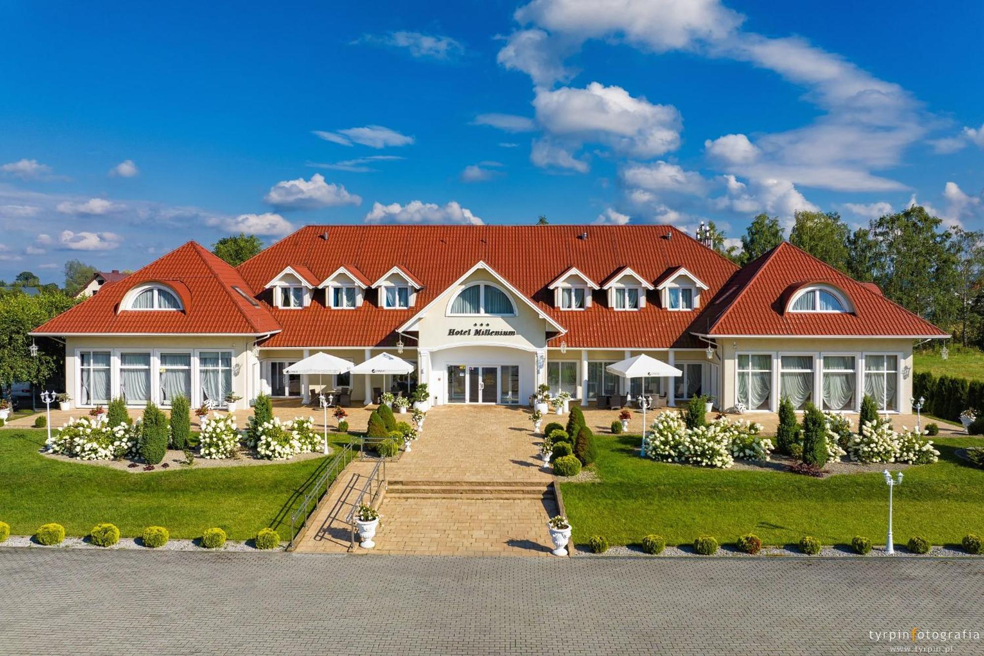 Hotel Millenium Góra Motyczna Exteriér fotografie