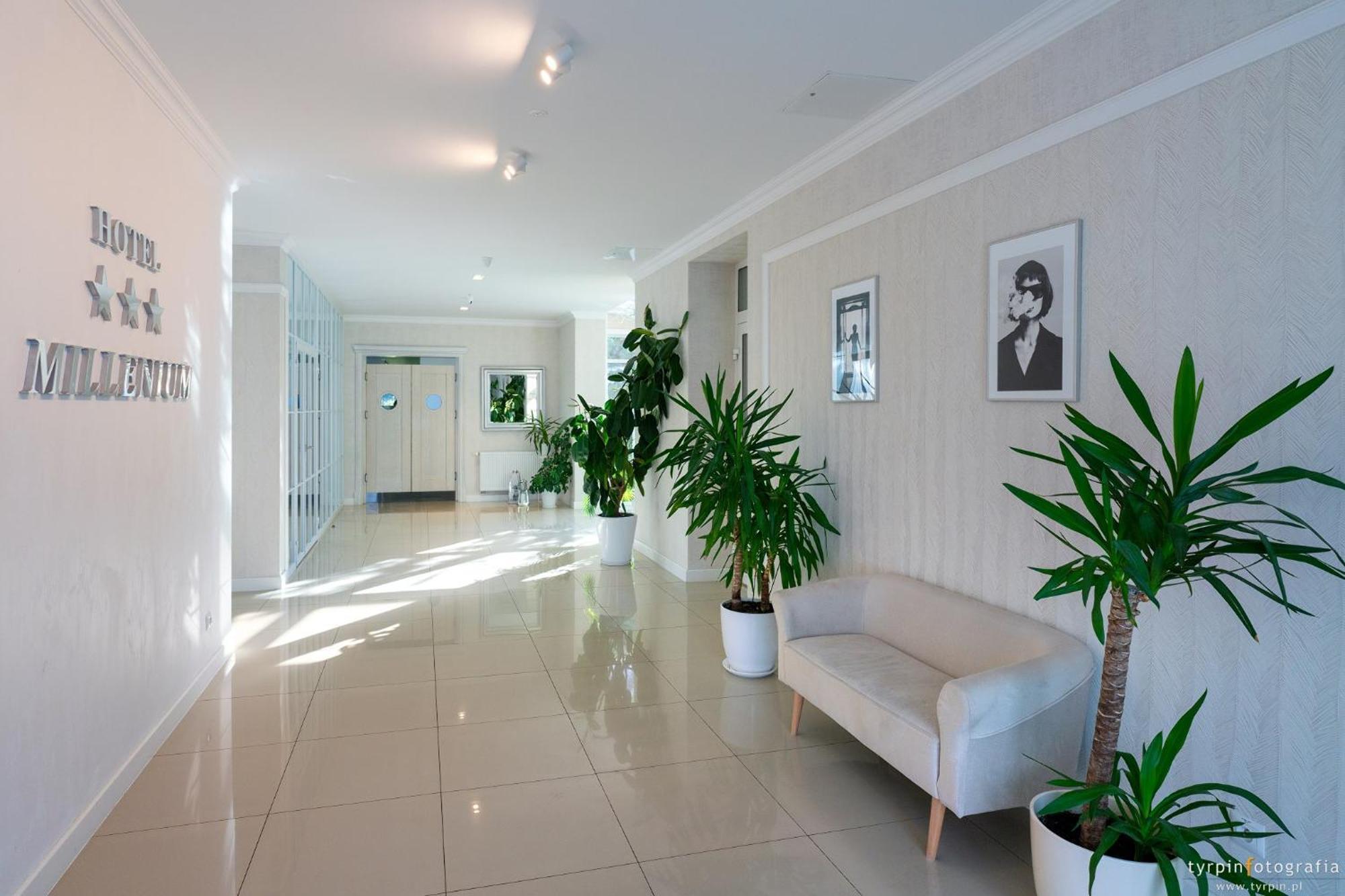 Hotel Millenium Góra Motyczna Exteriér fotografie