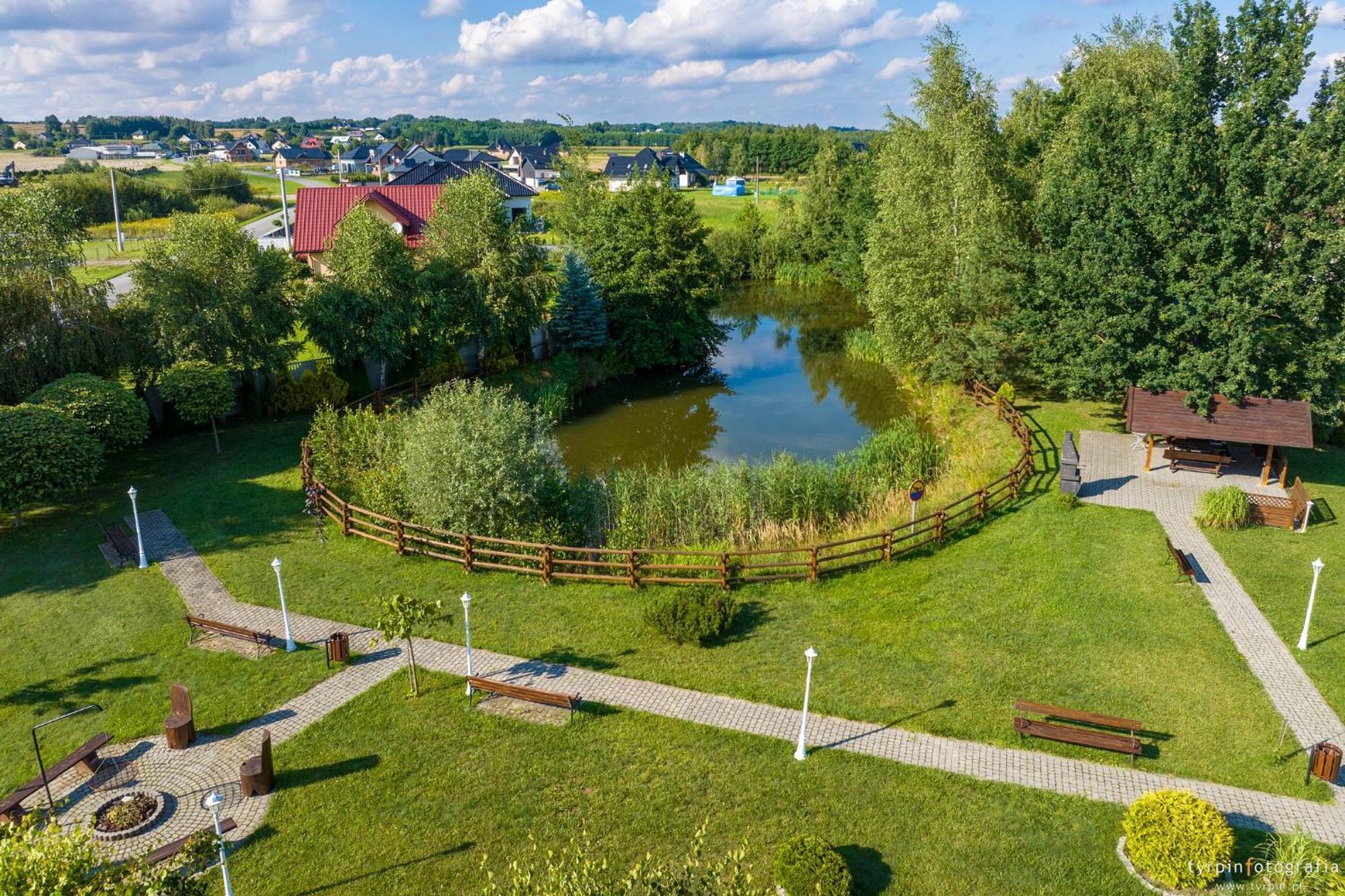 Hotel Millenium Góra Motyczna Exteriér fotografie