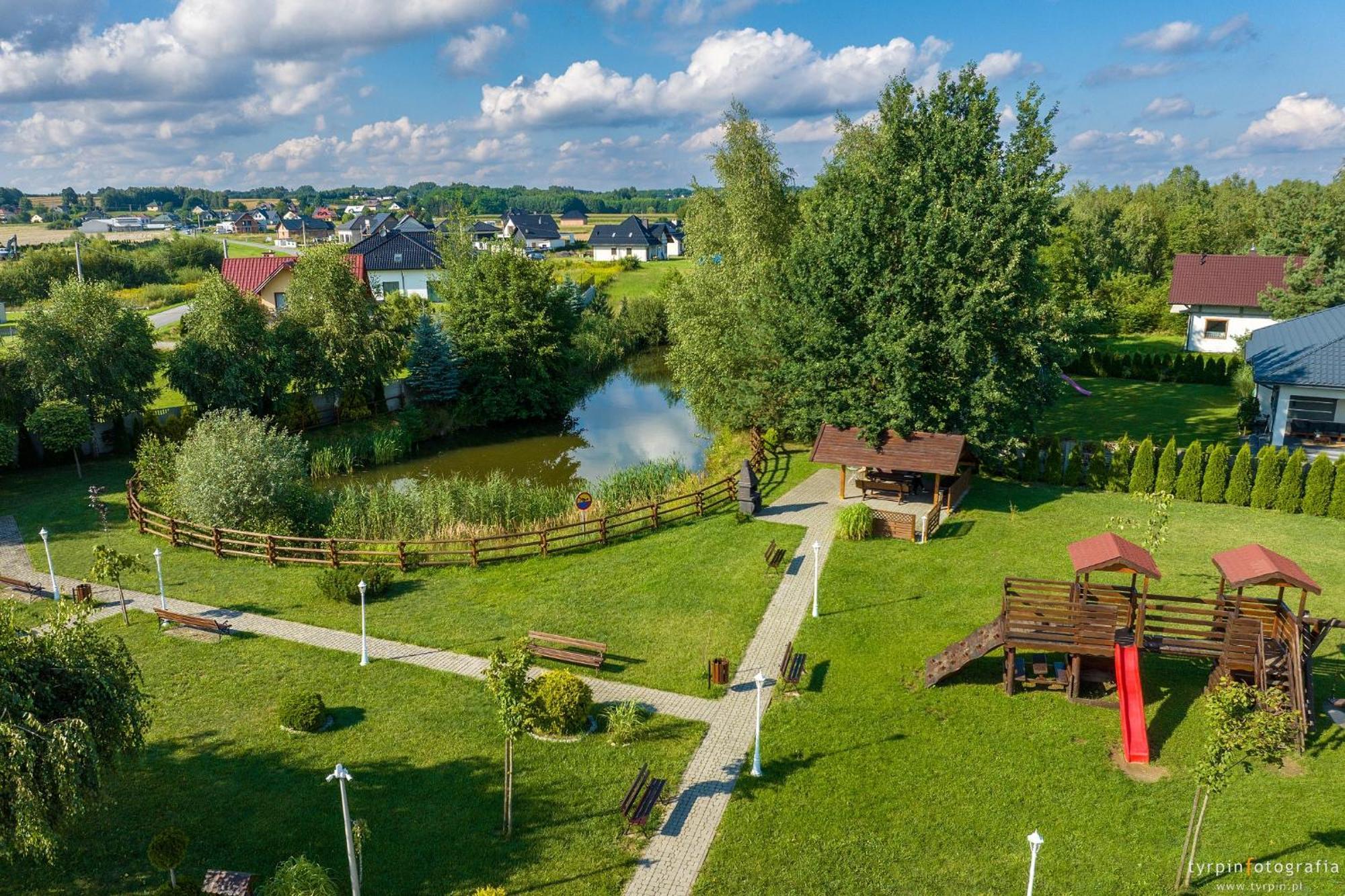 Hotel Millenium Góra Motyczna Exteriér fotografie