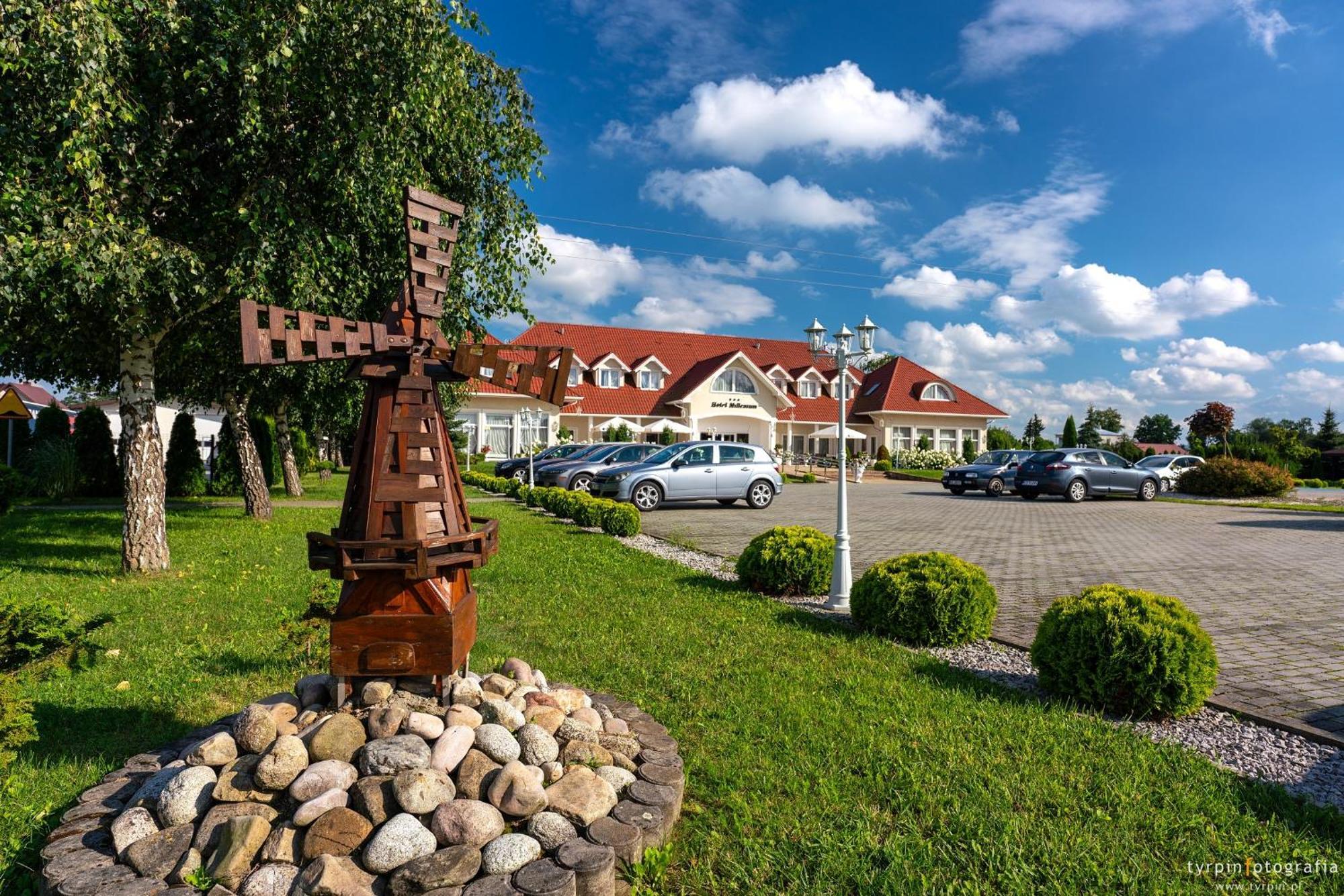 Hotel Millenium Góra Motyczna Exteriér fotografie