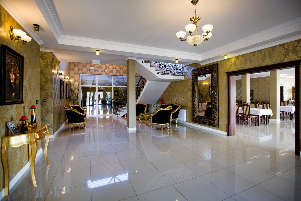 Hotel Millenium Góra Motyczna Exteriér fotografie