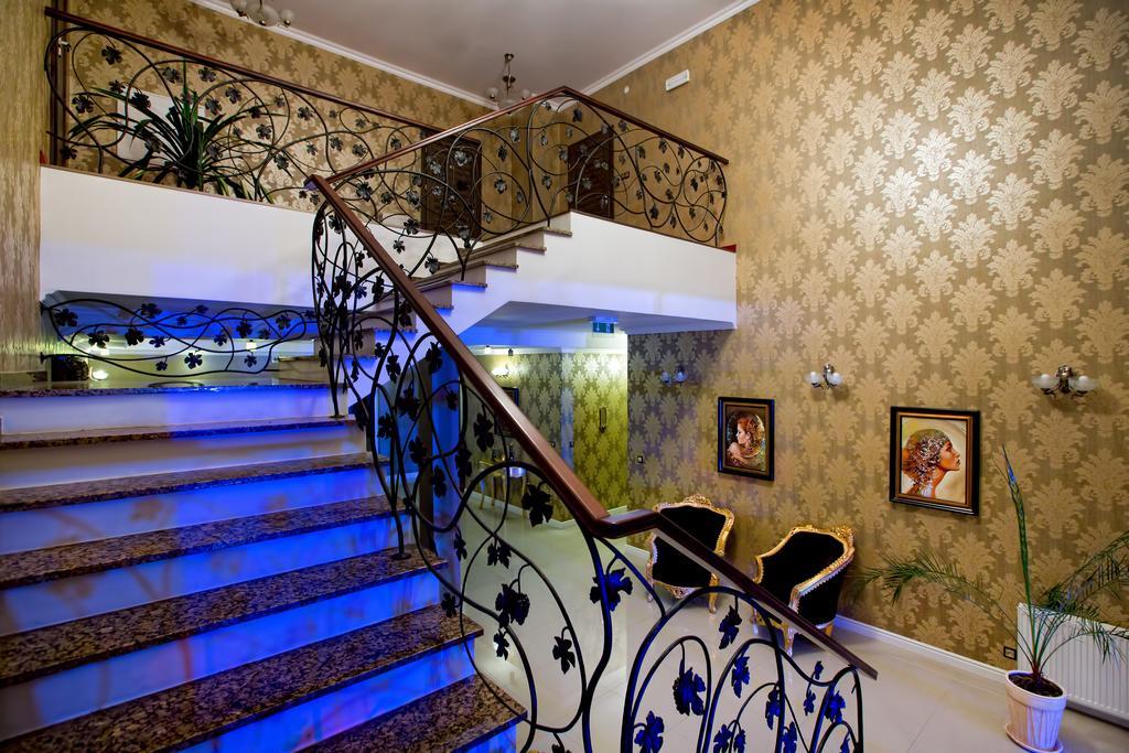 Hotel Millenium Góra Motyczna Exteriér fotografie