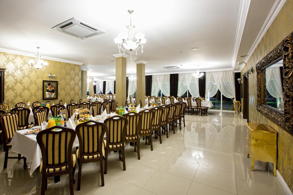 Hotel Millenium Góra Motyczna Exteriér fotografie