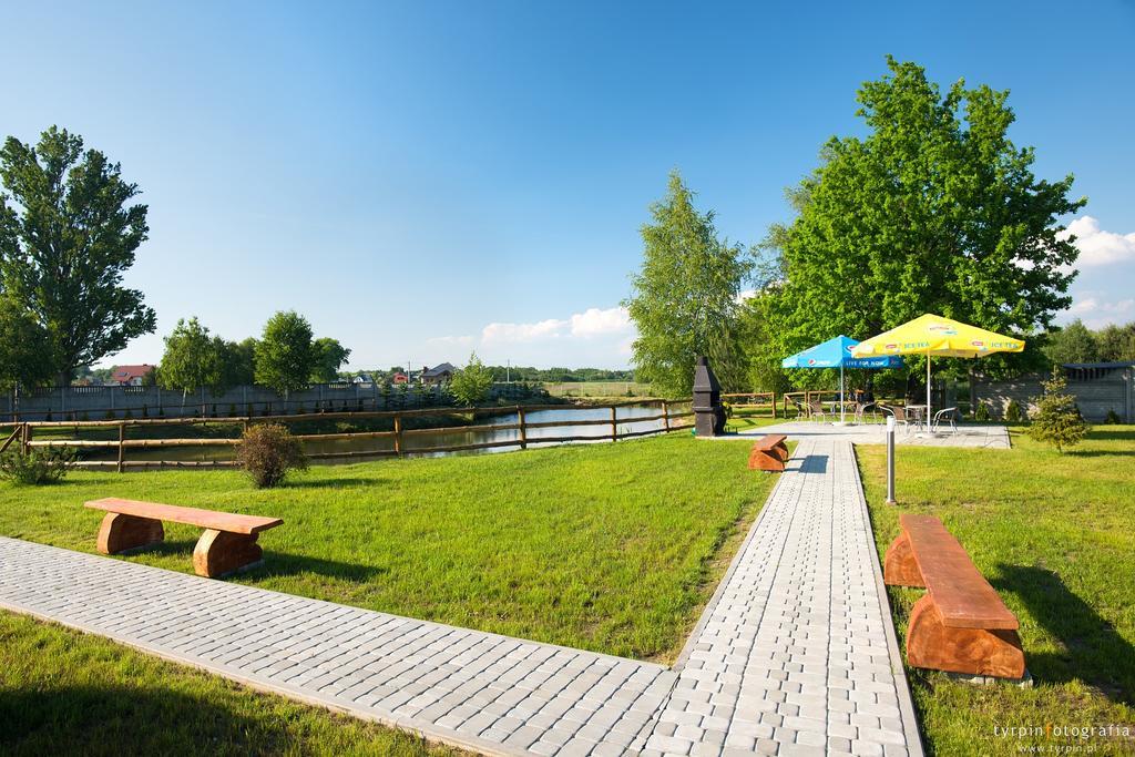 Hotel Millenium Góra Motyczna Exteriér fotografie